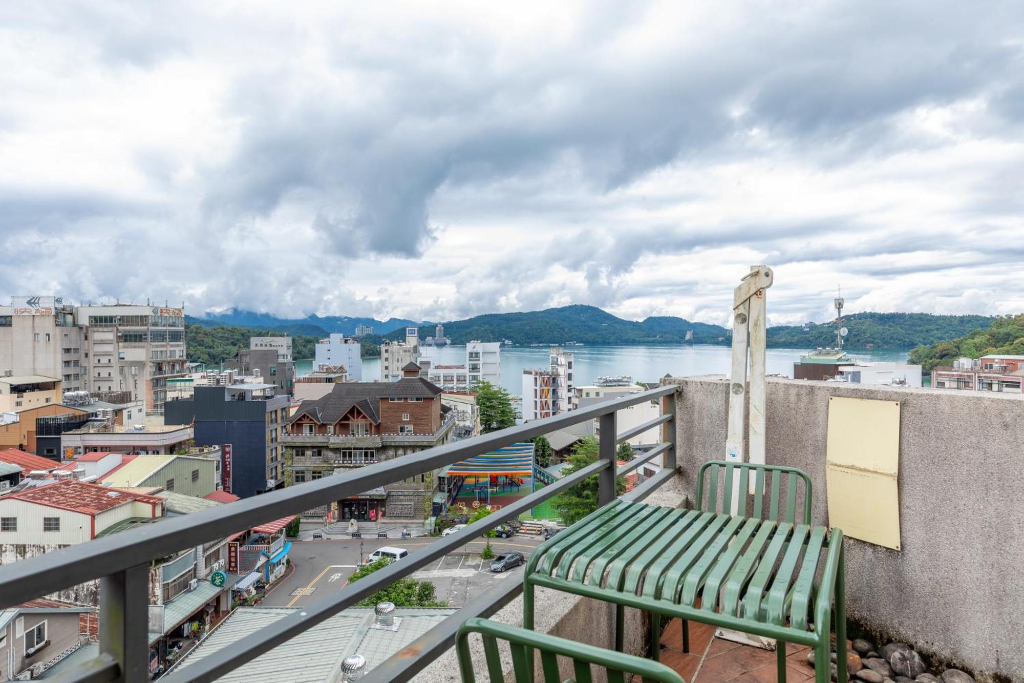 Sun Moon Lake Itathao Vacation Inn With Elevator Юйчі Екстер'єр фото