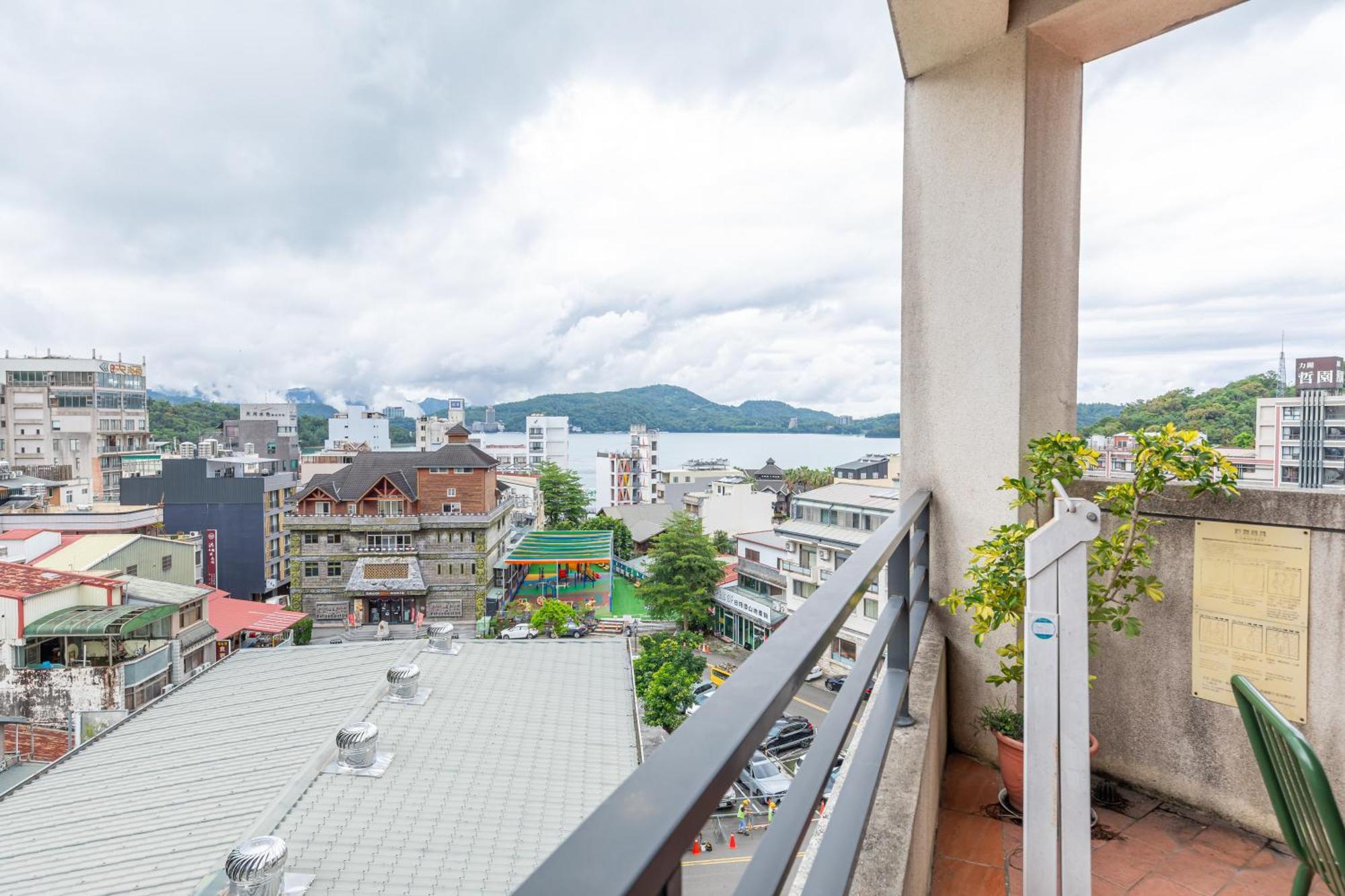 Sun Moon Lake Itathao Vacation Inn With Elevator Юйчі Екстер'єр фото