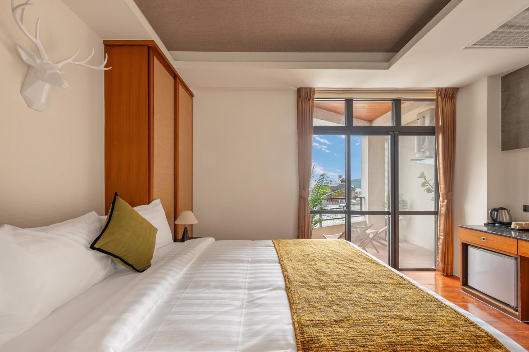 Sun Moon Lake Itathao Vacation Inn With Elevator Юйчі Екстер'єр фото